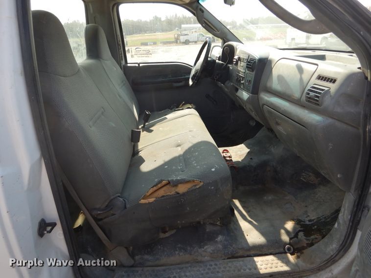 image for item DH6787 2006 Ford F250 Super Duty XL pickup truck