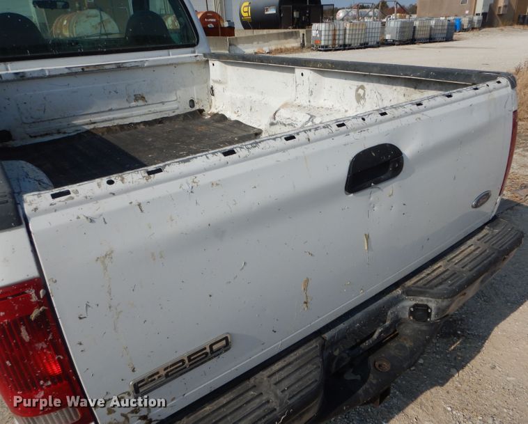 image for item DH6787 2006 Ford F250 Super Duty XL pickup truck