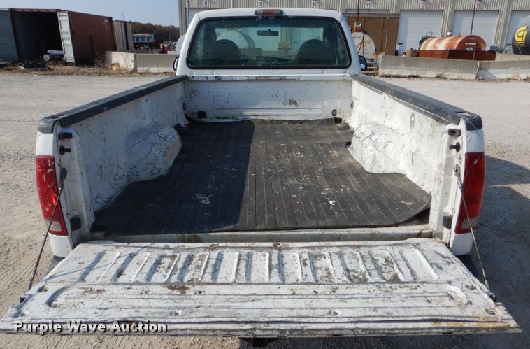 image for item DH6787 2006 Ford F250 Super Duty XL pickup truck