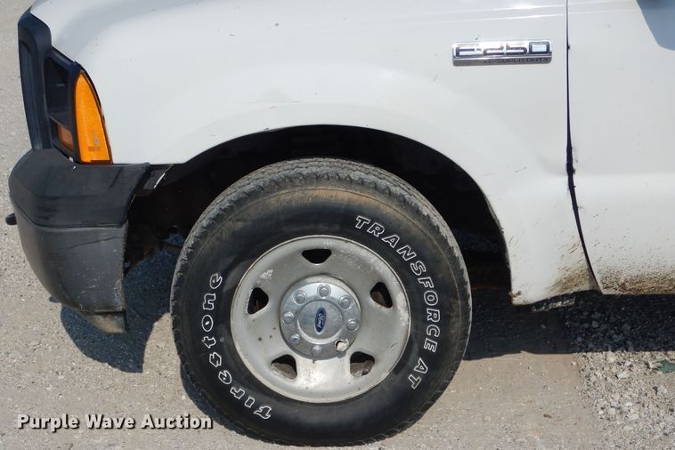 image for item DH6787 2006 Ford F250 Super Duty XL pickup truck