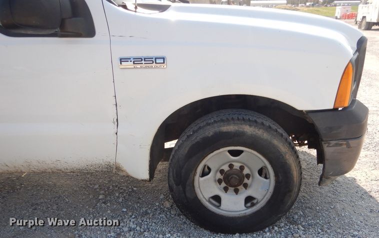 image for item DH6787 2006 Ford F250 Super Duty XL pickup truck