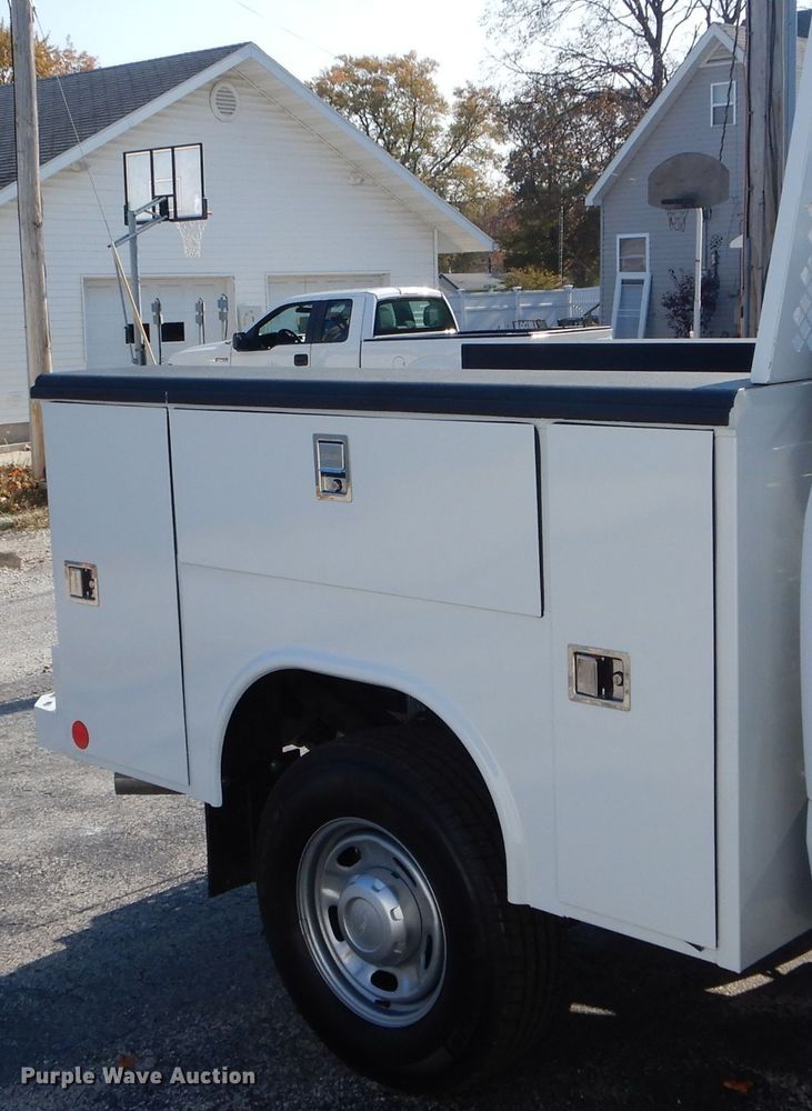 image for item DH6788 Reading CA082SCA313140 utility bed