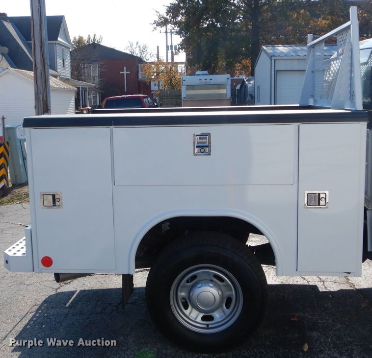 image for item DH6788 Reading CA082SCA313140 utility bed