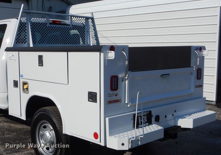 image for item DH6788 Reading CA082SCA313140 utility bed