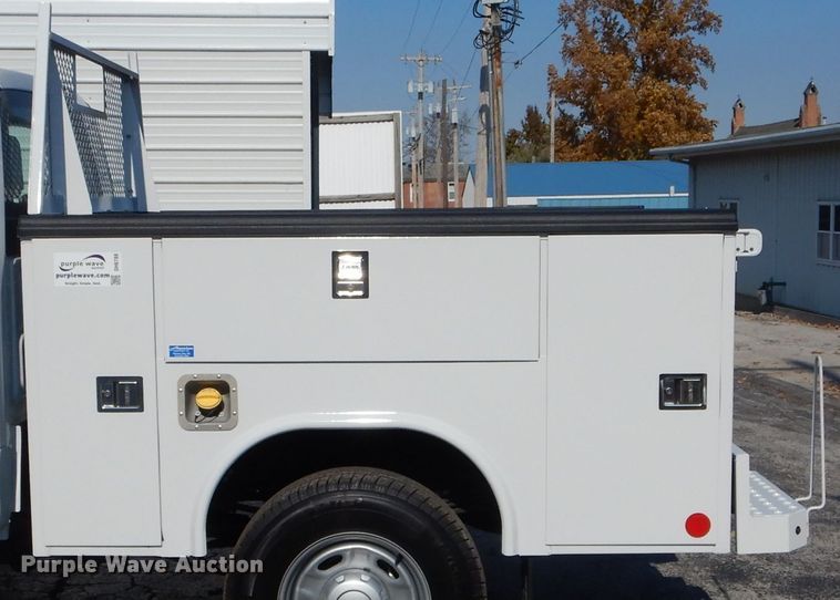 image for item DH6788 Reading CA082SCA313140 utility bed