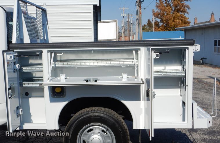 image for item DH6788 Reading CA082SCA313140 utility bed