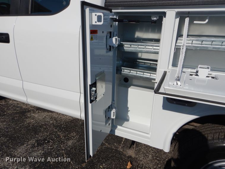 image for item DH6788 Reading CA082SCA313140 utility bed