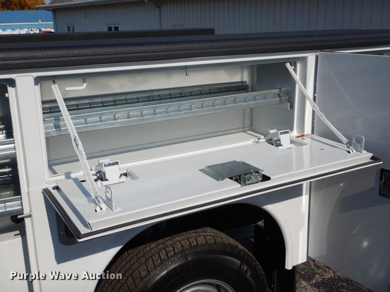 image for item DH6788 Reading CA082SCA313140 utility bed