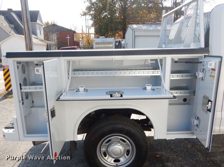 image for item DH6788 Reading CA082SCA313140 utility bed