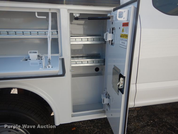 image for item DH6788 Reading CA082SCA313140 utility bed