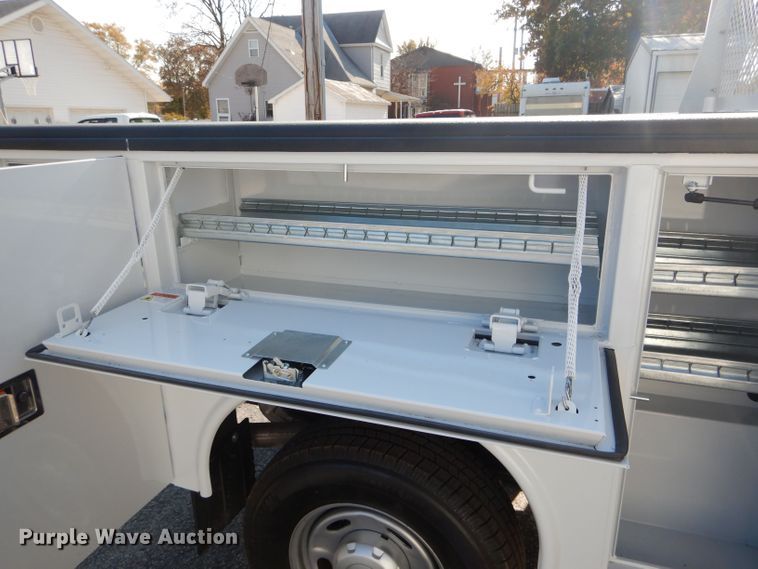 image for item DH6788 Reading CA082SCA313140 utility bed