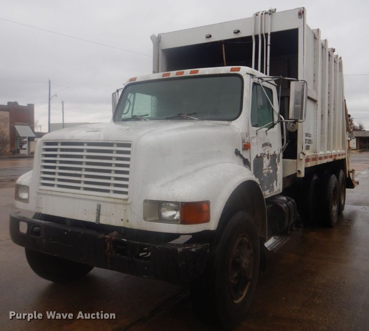 image for item DI2378 1993 International 4900 refuse truck