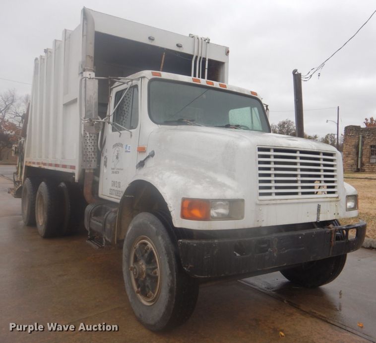 image for item DI2378 1993 International 4900 refuse truck