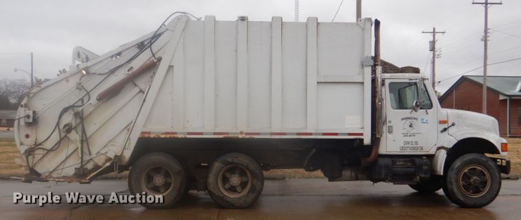 image for item DI2378 1993 International 4900 refuse truck