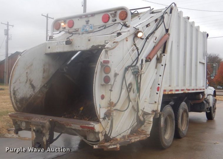 image for item DI2378 1993 International 4900 refuse truck