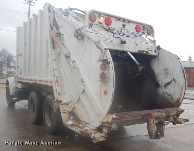 image for item DI2378 1993 International 4900 refuse truck