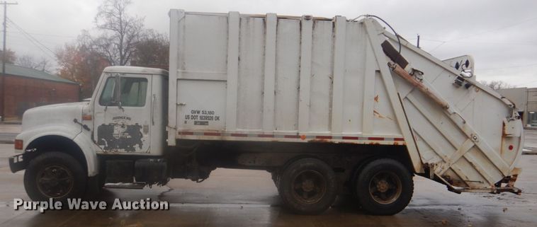 image for item DI2378 1993 International 4900 refuse truck