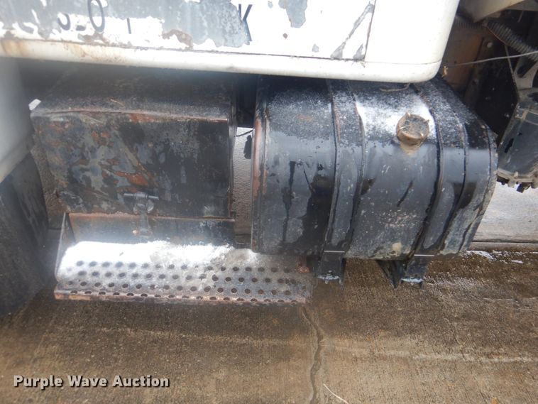 image for item DI2378 1993 International 4900 refuse truck