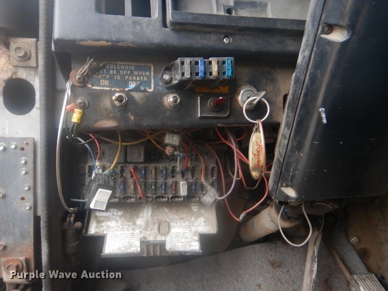 image for item DI2378 1993 International 4900 refuse truck