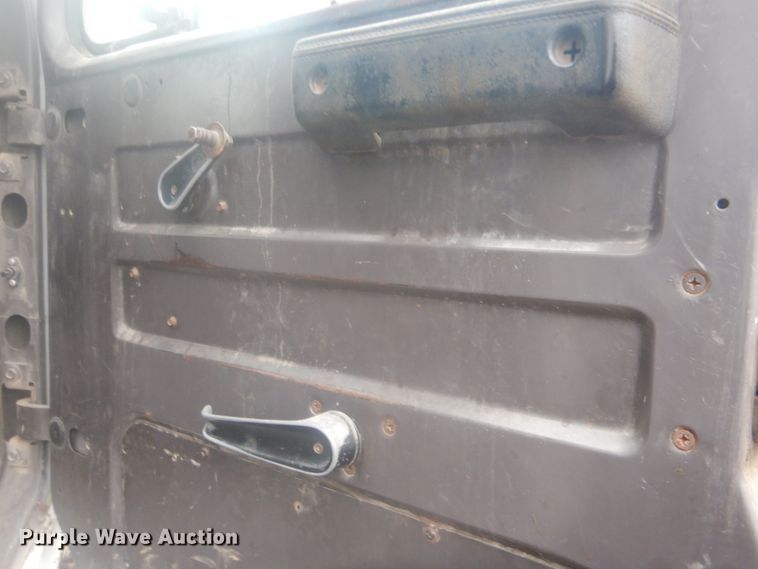 image for item DI2378 1993 International 4900 refuse truck