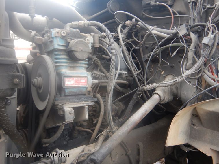 image for item DI2378 1993 International 4900 refuse truck