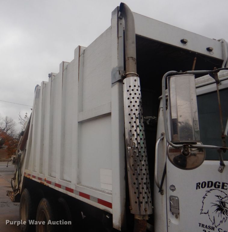 image for item DI2378 1993 International 4900 refuse truck