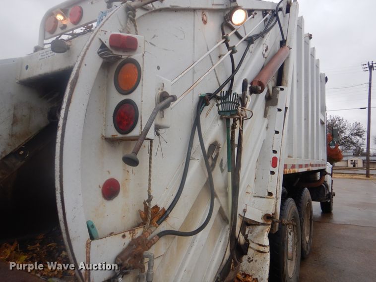 image for item DI2378 1993 International 4900 refuse truck