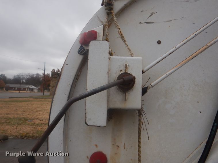 image for item DI2378 1993 International 4900 refuse truck