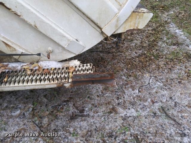 image for item DI2378 1993 International 4900 refuse truck