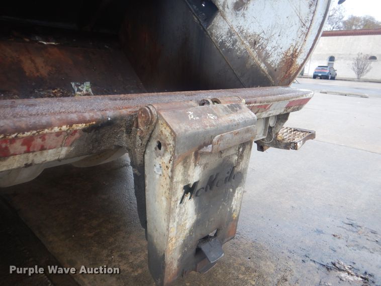 image for item DI2378 1993 International 4900 refuse truck