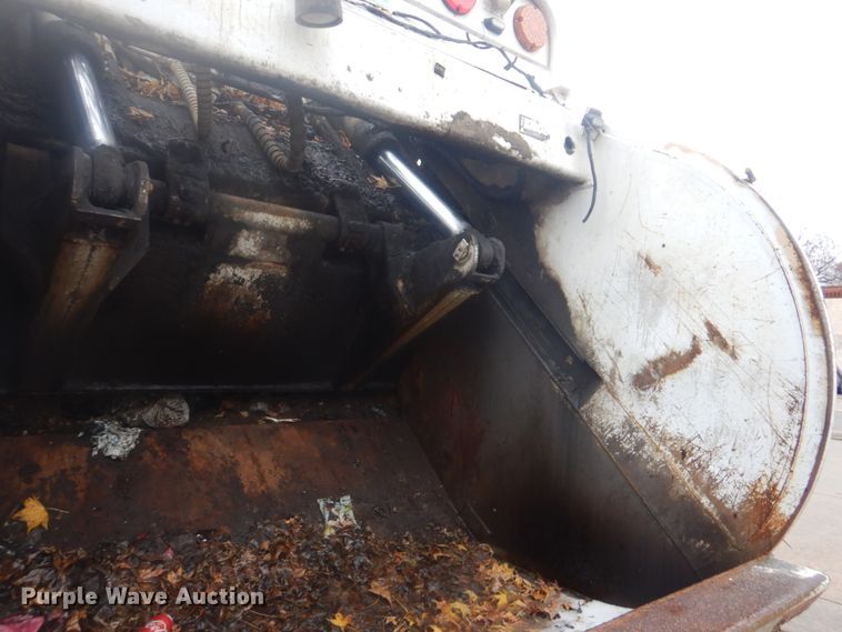 image for item DI2378 1993 International 4900 refuse truck