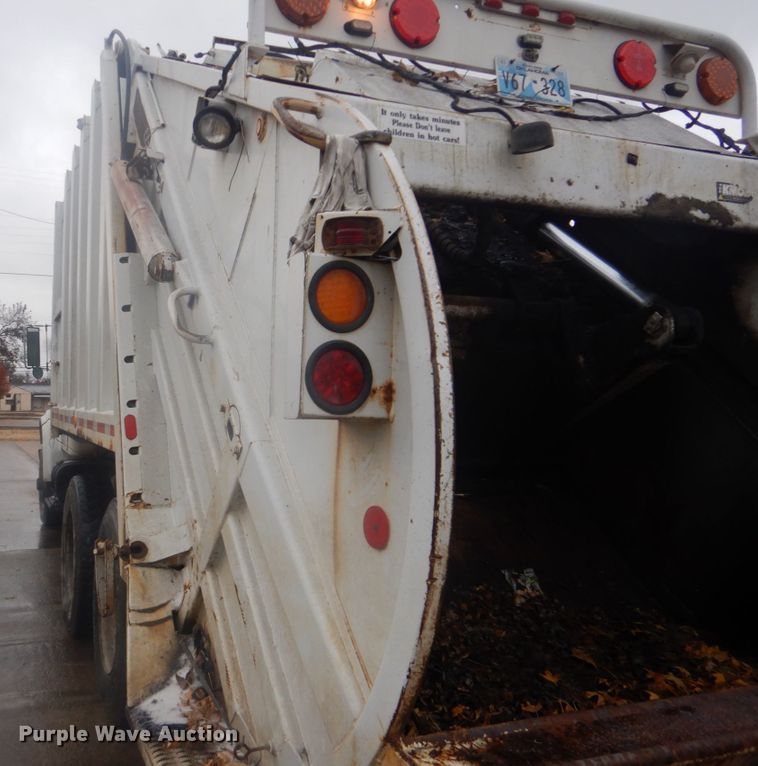 image for item DI2378 1993 International 4900 refuse truck