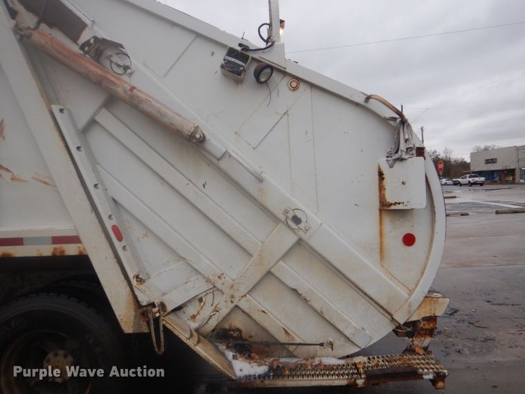 image for item DI2378 1993 International 4900 refuse truck