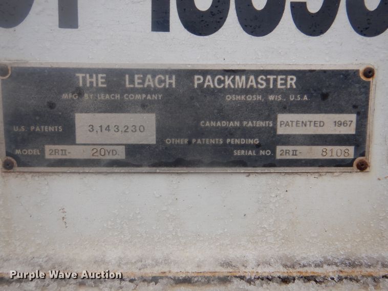 image for item DI2378 1993 International 4900 refuse truck