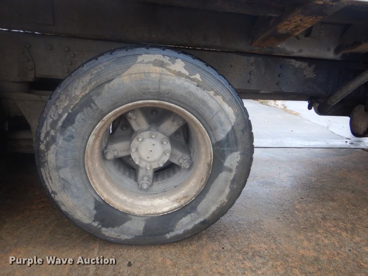 image for item DI2378 1993 International 4900 refuse truck