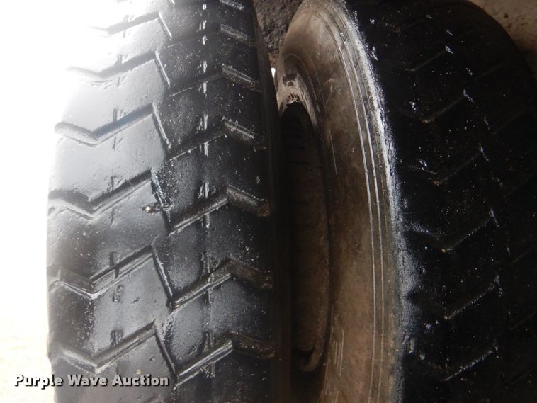 image for item DI2378 1993 International 4900 refuse truck