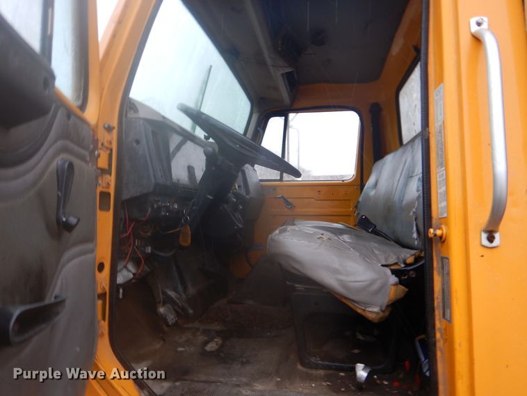 image for item DI2379 1996 International 2554 refuse truck
