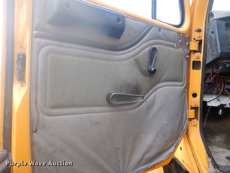 image for item DI2379 1996 International 2554 refuse truck