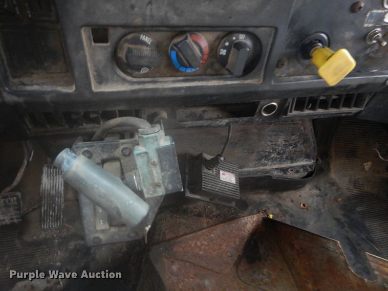 image for item DI2379 1996 International 2554 refuse truck