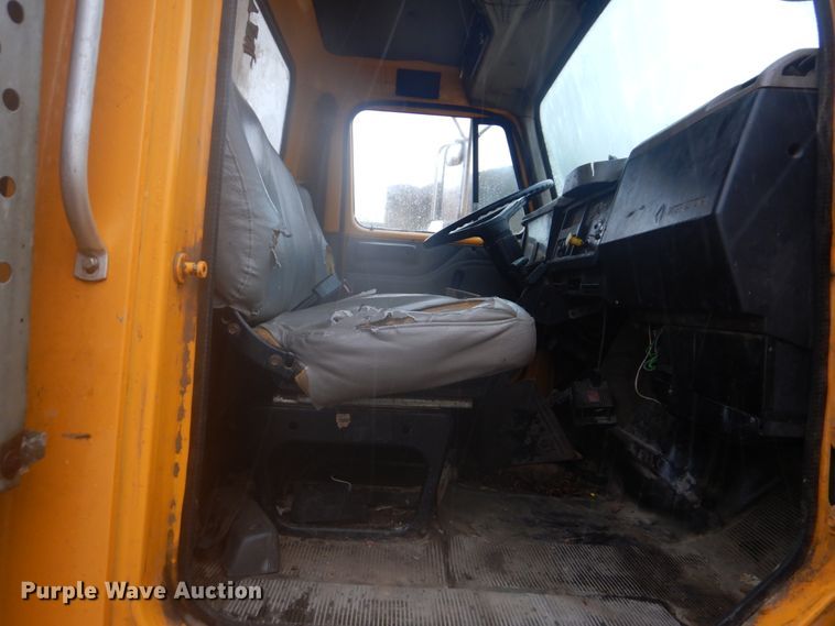 image for item DI2379 1996 International 2554 refuse truck