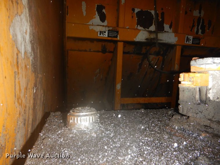 image for item DI2379 1996 International 2554 refuse truck