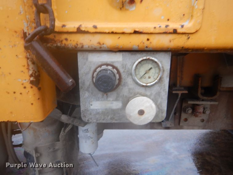 image for item DI2379 1996 International 2554 refuse truck