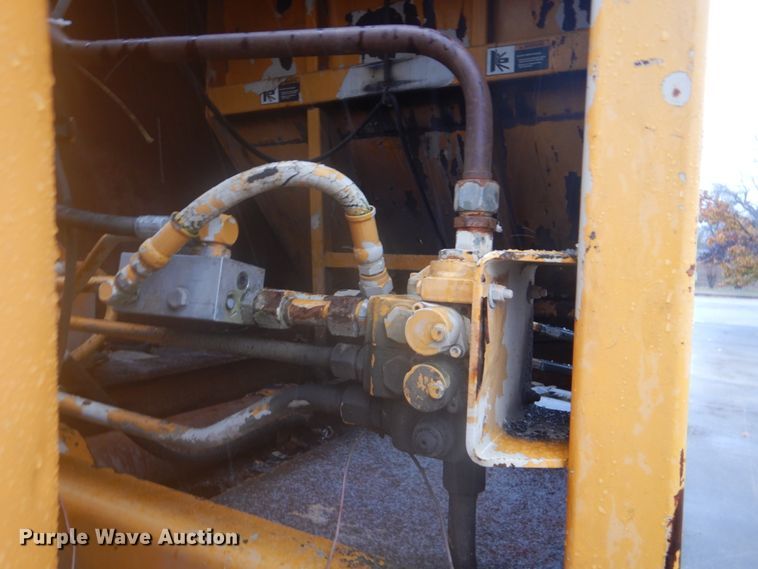 image for item DI2379 1996 International 2554 refuse truck