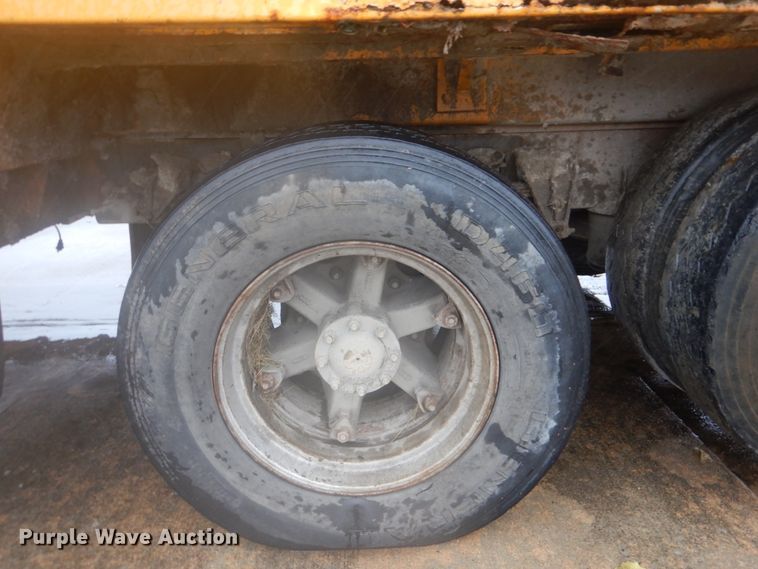 image for item DI2379 1996 International 2554 refuse truck