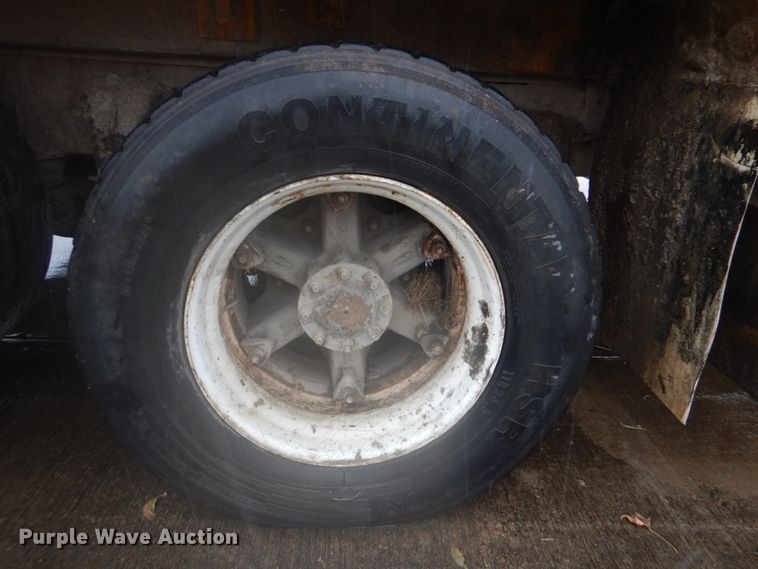 image for item DI2379 1996 International 2554 refuse truck