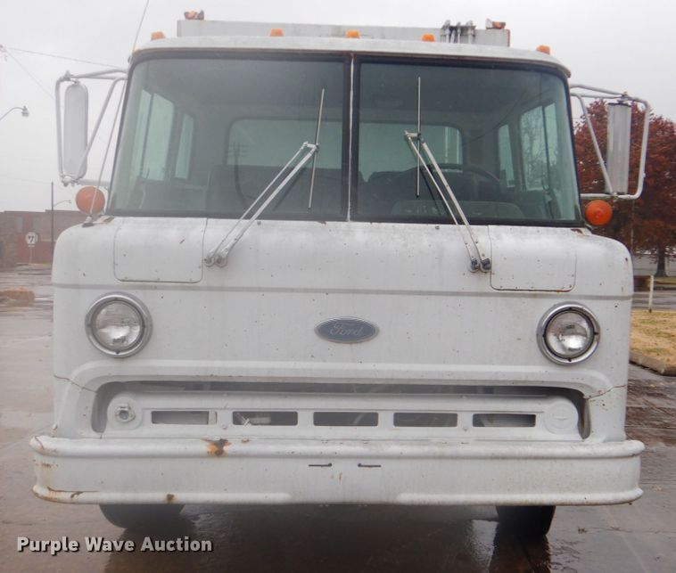 image for item DI2380 1990 Ford 8000 refuse truck