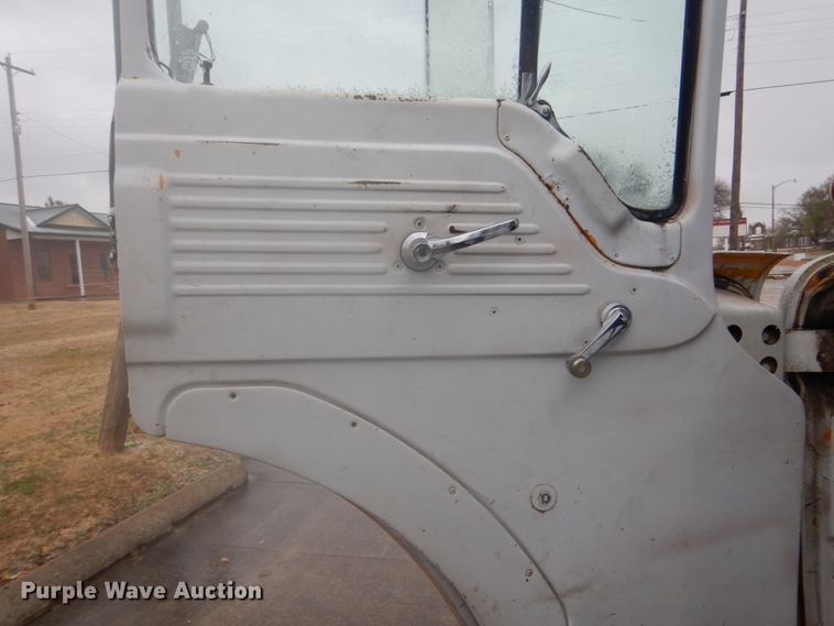 image for item DI2380 1990 Ford 8000 refuse truck