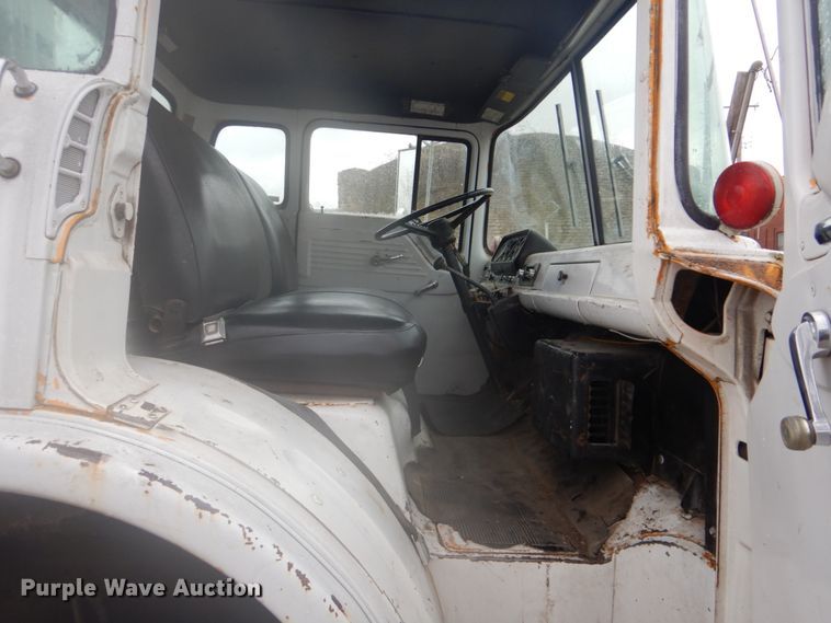 image for item DI2380 1990 Ford 8000 refuse truck
