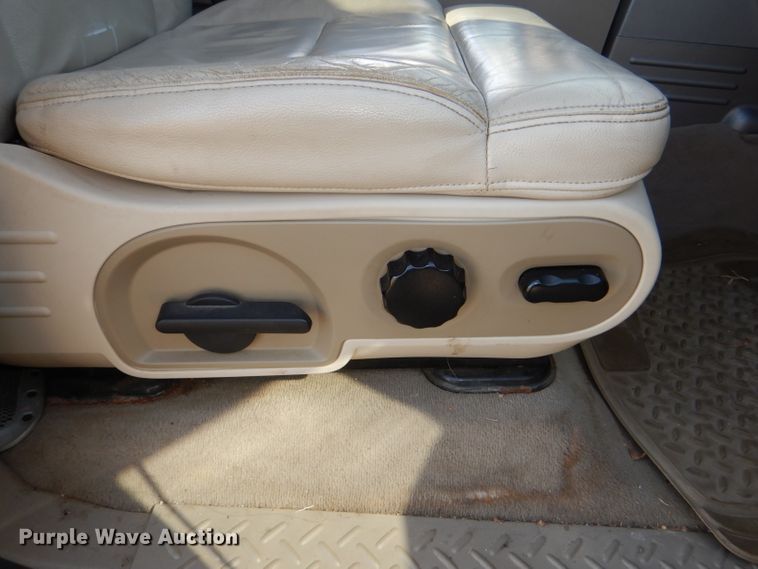 image for item DI2671 2004 Ford F150 Lariat SuperCrew pickup truck