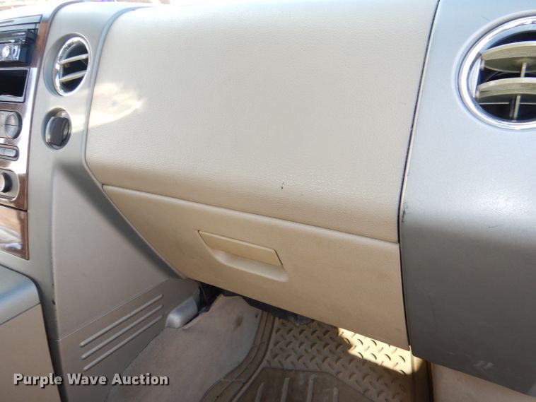 image for item DI2671 2004 Ford F150 Lariat SuperCrew pickup truck